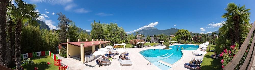 Astoria Hotel 4*